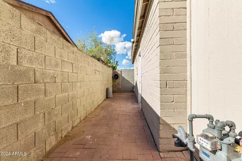 Exterior - 1501 W Vineyard Rd, Phoenix, AZ 85041 photo 12 of 21