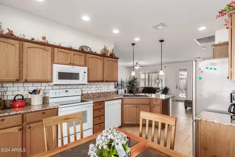Kitchen - 11511 E Posada Ave, Mesa, AZ 85212 photo 2 of 4