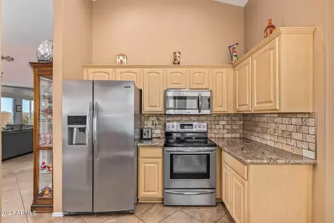Kitchen - 1593 E Gleneagle Dr, Chandler, AZ 85249 photo 2 of 4