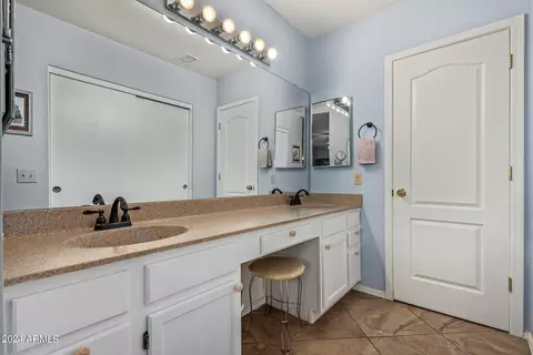 Bath - 1593 E Gleneagle Dr, Chandler, AZ 85249 photo 1 of 3