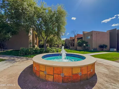 Exterior - 5525 E Thomas Rd #D6, Phoenix, AZ 85018 photo 5 of 14