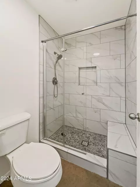 Bath - 5525 E Thomas Rd #D6, Phoenix, AZ 85018 photo 3 of 4