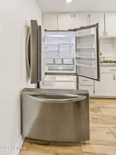 Kitchen - 5525 E Thomas Rd #D6, Phoenix, AZ 85018 photo 2 of 6