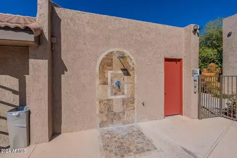 Exterior - 5525 E Thomas Rd #D6, Phoenix, AZ 85018 photo 10 of 14