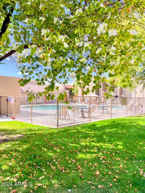 Exterior - 5525 E Thomas Rd #D6, Phoenix, AZ 85018 photo 9 of 14