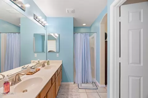 Bath - 906 W Chilton Ave, Gilbert, AZ 85233 photo 2 of 3