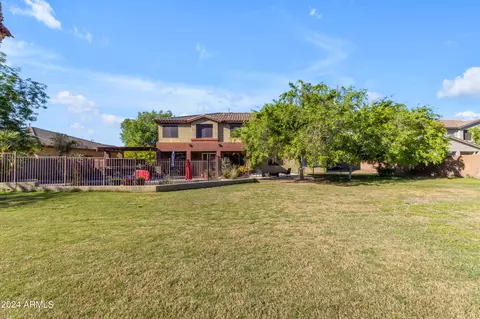 Exterior - 4053 E Ravenswood Dr, Gilbert, AZ 85298 photo 7 of 20