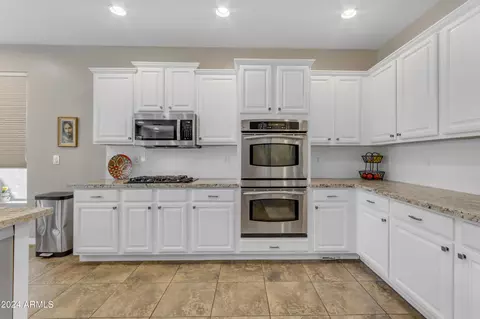 Kitchen - 4053 E Ravenswood Dr, Gilbert, AZ 85298 photo 2 of 6