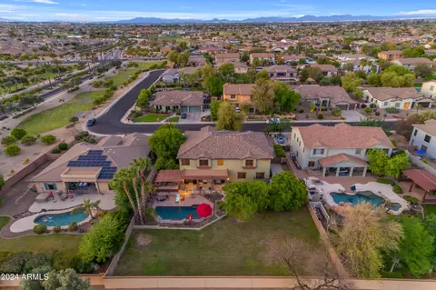 View/Area - 4053 E Ravenswood Dr, Gilbert, AZ 85298 photo 2 of 9