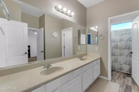 Bath - 4053 E Ravenswood Dr, Gilbert, AZ 85298 photo 2 of 9