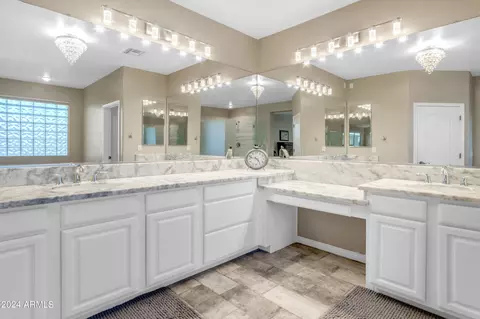 Bath - 4053 E Ravenswood Dr, Gilbert, AZ 85298 photo 3 of 9