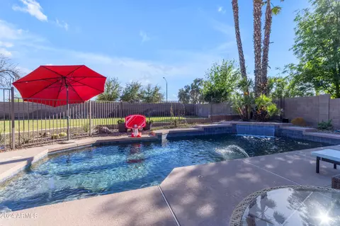 Exterior - 4053 E Ravenswood Dr, Gilbert, AZ 85298 photo 11 of 20