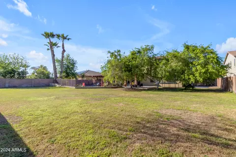 Exterior - 4053 E Ravenswood Dr, Gilbert, AZ 85298 photo 6 of 20
