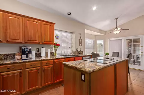 Kitchen - 1827 E South Fork Dr, Phoenix, AZ 85048 photo 3 of 7