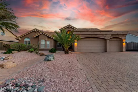 1827 E South Fork Dr, Phoenix, AZ 85048