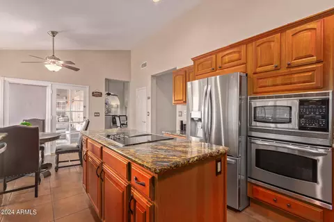 Kitchen - 1827 E South Fork Dr, Phoenix, AZ 85048 photo 4 of 7