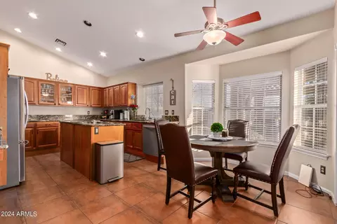 Kitchen - 1827 E South Fork Dr, Phoenix, AZ 85048 photo 7 of 7