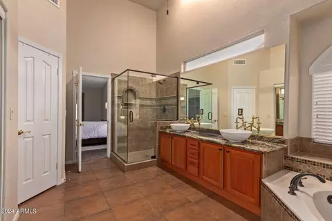 Bath - 1827 E South Fork Dr, Phoenix, AZ 85048 photo 1 of 4