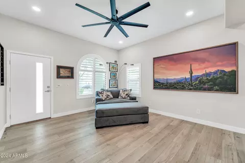 4626 E Chisum Trl, Phoenix, AZ 85050 photo 5