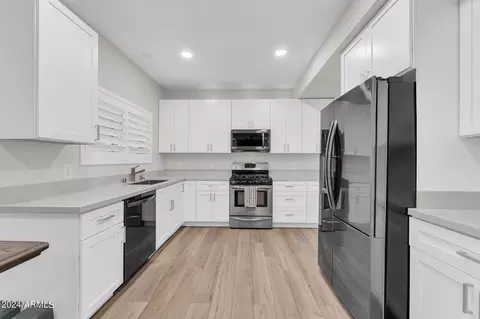 4626 E Chisum Trl, Phoenix, AZ 85050 photo 8