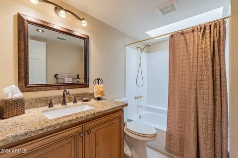 Bath - 4606 E Monte Way, Phoenix, AZ 85044 photo 4 of 4