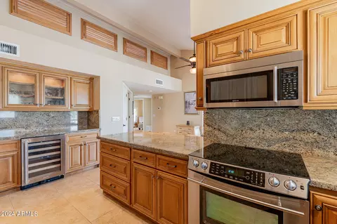 Kitchen - 4606 E Monte Way, Phoenix, AZ 85044 photo 5 of 7