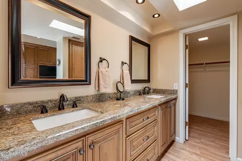Bath - 4606 E Monte Way, Phoenix, AZ 85044 photo 1 of 4