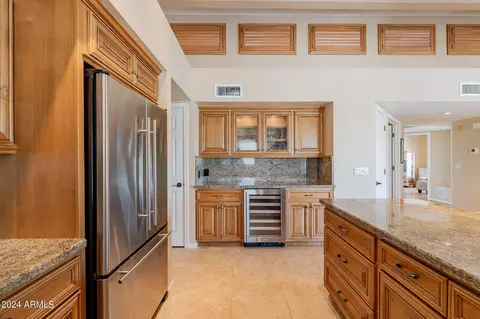 Kitchen - 4606 E Monte Way, Phoenix, AZ 85044 photo 6 of 7