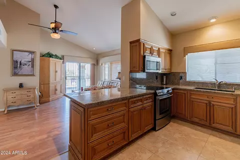 Kitchen - 4606 E Monte Way, Phoenix, AZ 85044 photo 1 of 7