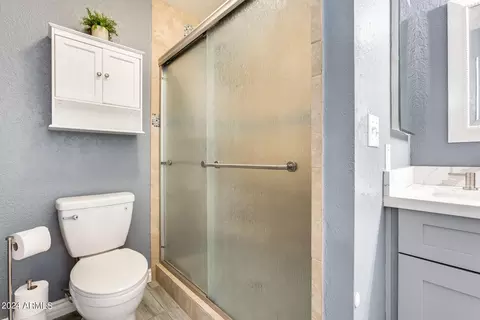 Bath - 3453 E Libby St, Phoenix, AZ 85032 photo 3 of 4