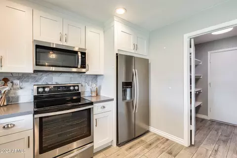 Kitchen - 3453 E Libby St, Phoenix, AZ 85032 photo 6 of 8