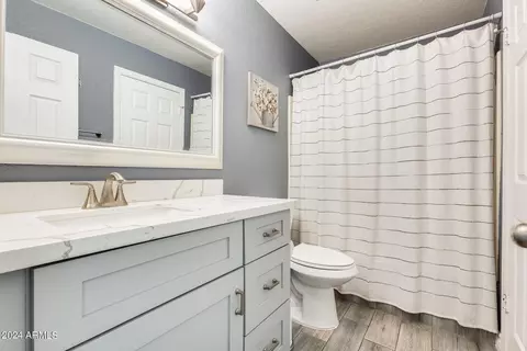 Bath - 3453 E Libby St, Phoenix, AZ 85032 photo 4 of 4