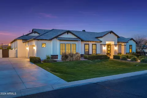 Exterior - 2668 E Kingbird Ct, Gilbert, AZ 85297 photo 2 of 25