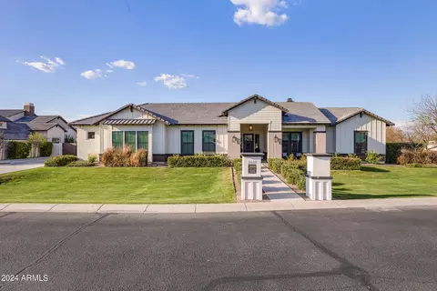 Exterior - 2668 E Kingbird Ct, Gilbert, AZ 85297 photo 8 of 25