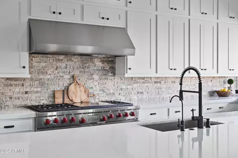 Kitchen - 2668 E Kingbird Ct, Gilbert, AZ 85297 photo 3 of 8
