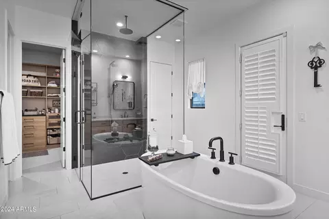 Bath - 2668 E Kingbird Ct, Gilbert, AZ 85297 photo 7 of 9