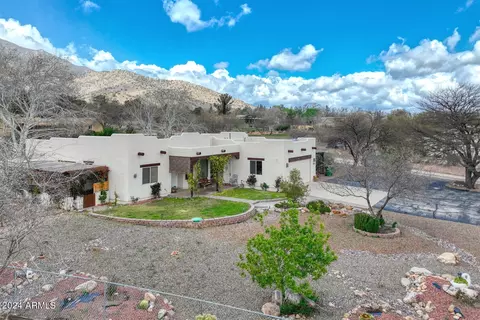 5036 E Hillcrest Dr, Hereford, AZ 85615