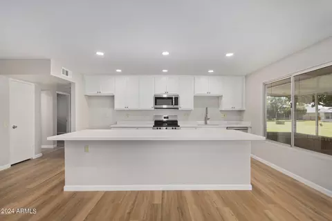 19206 N Concho Cir, Sun City, AZ 85373