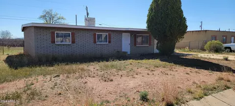 106 3rd St, Huachuca City, AZ 85616