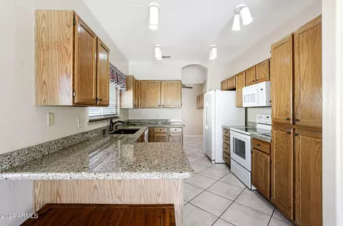 Kitchen - 1616 N Sinova --, Mesa, AZ 85205 photo 4 of 7