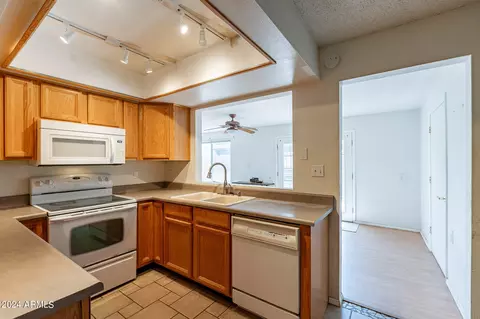 Kitchen - 2157 E Minton Dr, Tempe, AZ 85282 photo 2 of 3