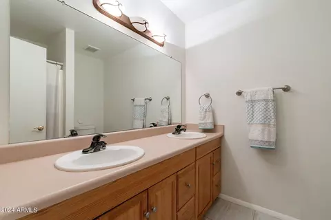 Bath - 2157 E Minton Dr, Tempe, AZ 85282 photo 3 of 3
