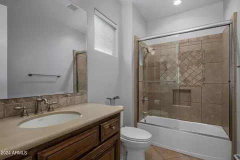 Bath - 5131 N 34th Way, Phoenix, AZ 85018 photo 6 of 9