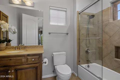 Bath - 5131 N 34th Way, Phoenix, AZ 85018 photo 5 of 9