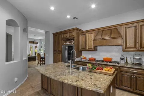 Kitchen - 5131 N 34th Way, Phoenix, AZ 85018 photo 5 of 5