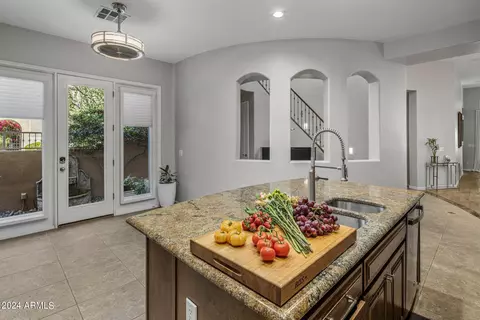 Kitchen - 5131 N 34th Way, Phoenix, AZ 85018 photo 4 of 5