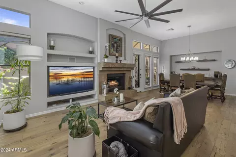 Living - 5131 N 34th Way, Phoenix, AZ 85018 photo 1 of 2
