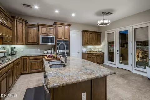 Kitchen - 5131 N 34th Way, Phoenix, AZ 85018 photo 3 of 5