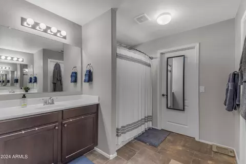 Bath - 4083 E Tyson St, Gilbert, AZ 85295 photo 2 of 4
