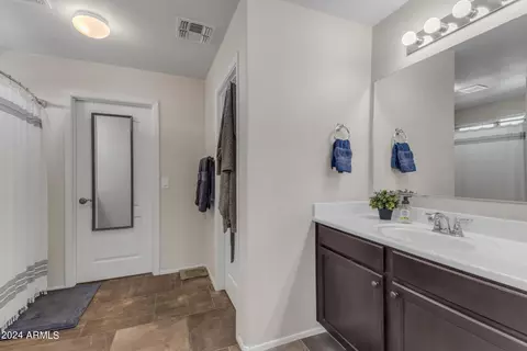 Bath - 4083 E Tyson St, Gilbert, AZ 85295 photo 3 of 4